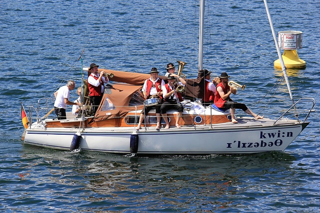 向我们揭示 向我们揭示